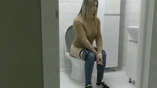 You can hear loud splashes as my lovely bum releases big brown loads MP4 FULL HD 1080p