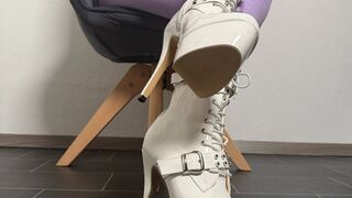#3 Gentle Control - Ivory Heels & Soft Elegance I 4K