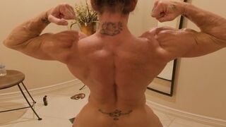 VR MUSCLE WORSHIP
