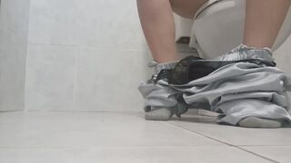 Bathroom compilation with farts