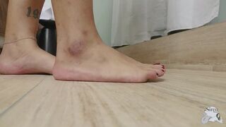 Sou uma gigante devoradora de criaturas, vou pisotear e peidar em vocês hahahaha by Vibora (part05-06)