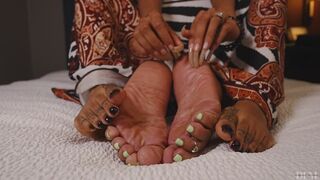 Goddess Za Tickles Nelly