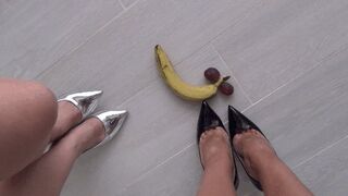 Crushed a banana and grapes d