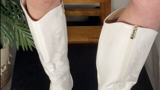 A Shoejob Dream comes true - Bootjob from a Cheerleader in white Cowboy boots - Boot fetish, Boot Domination, Cock crush, Cock Trampling, Giantess, POV, Tramplegirl as a DCC tramples her shoe slave´s cock until it ends in a huge cumplosion HD
