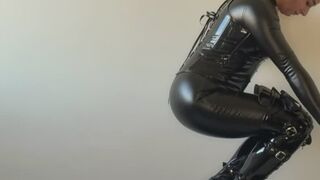 Mistress Isla Vayne trample in high heels