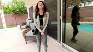 INEED2PEE MILF pissing her skintight jegging jeans WMV