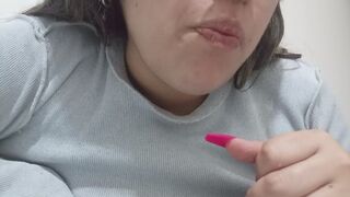 unsuspecting giantess - they get into her mouth