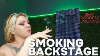 DEUSA BBW FUMANDO