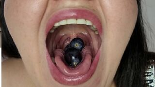 swallow bunch of grapes