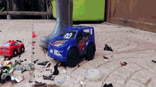 Dangerous wellies of a giantess WMV