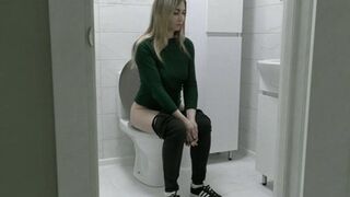 You can hear loud splashes, big plops WMV FULL HD 1080p