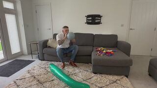 JL blows up some big balloons!