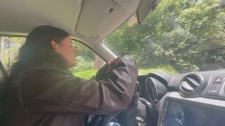 Lesbianas divirtiéndose en el exterior