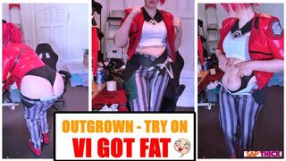 Chubby Feedee trys on TOO TIGHT VI Cosplay. Looks like she gained too much weight and had too many cupcakes!