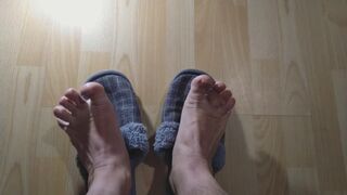 Naked male feet and toes from above