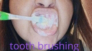 Brushing my teeth for a good blowjob...