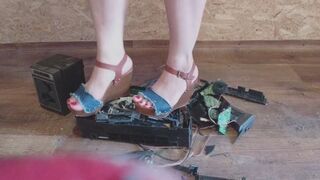 total destruction the radio in wooden sandals 4