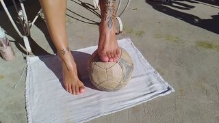 You're not going to look at the ball, you're going to look at my feet