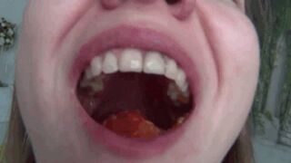 M feeding girl with vegetables Ff