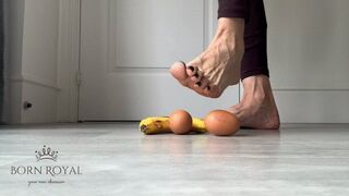 Crushing eggs and banana