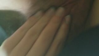 Hairy Pussy Masturbation in public in the forest, Selbstbefriedigung der haarigen Muschi in der Öffentlichkeit im Wald