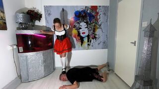 Oktoberfest German Girl Head & Hands Walk 2 FLOOR CAM (4K)