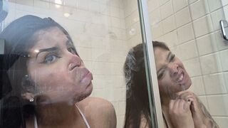 Two beauties smashing their noses against the glass - by Ana Ayumi and Cindy Lopes - CLIP 6