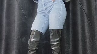 SMOKE, CRAVING & SENSUAL MOVES – Denim Goddess Lost in Addiction